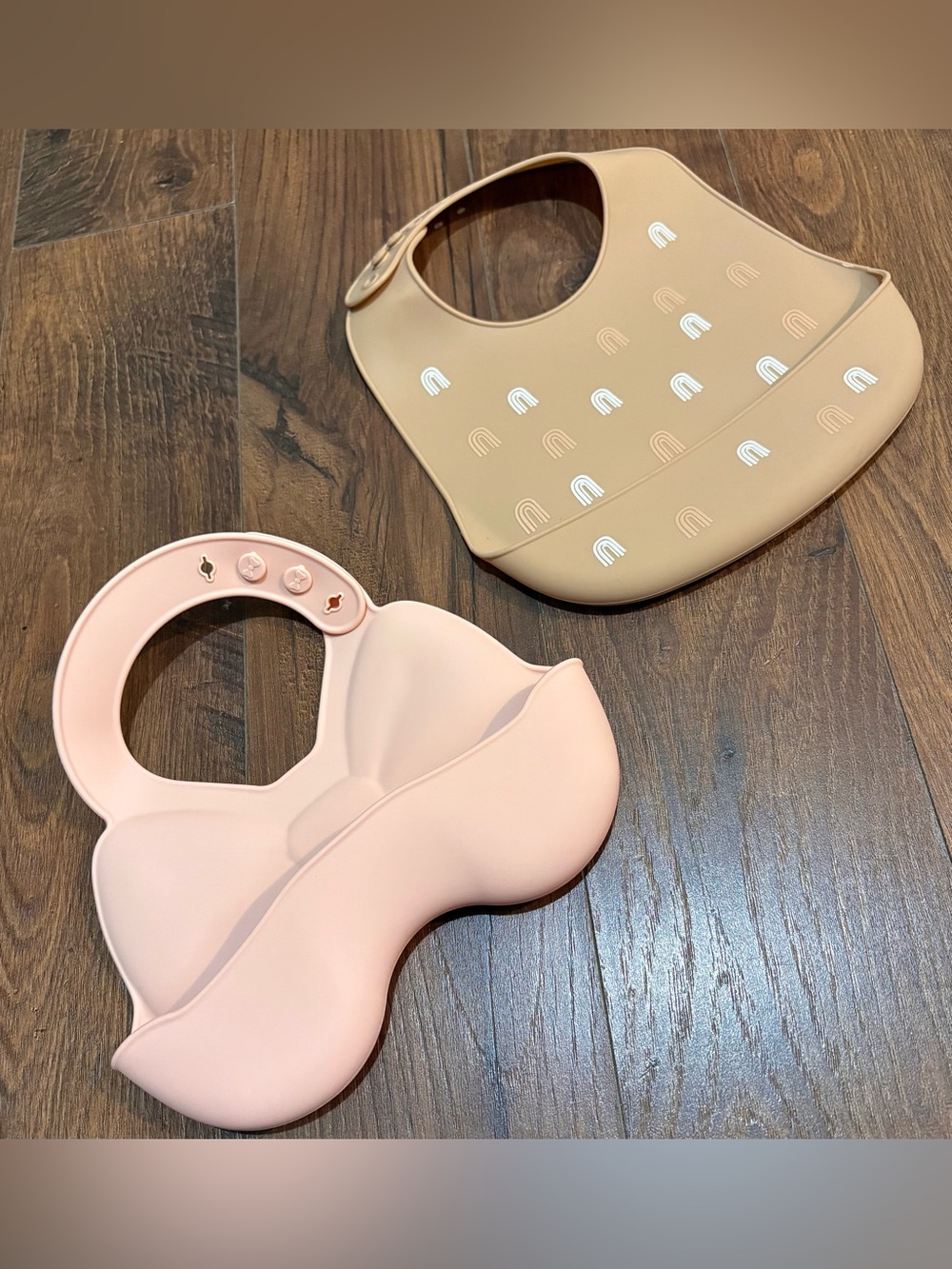 Amazon Silicone Baby Bibs in Pink and Tan - Spill Pocket Set